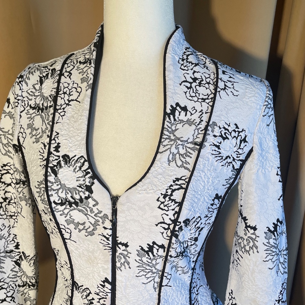 Joseph Ribkoff Textured Peplum Floral Blazer Jacket Size 4 Keyhole Neckline - Picture 7 of 10